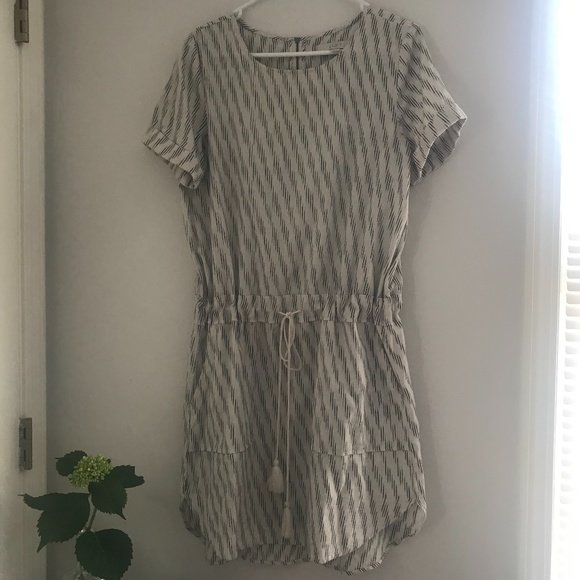 White + Navy Patterned Short Sleeve Dress - Picture 2 of 10
